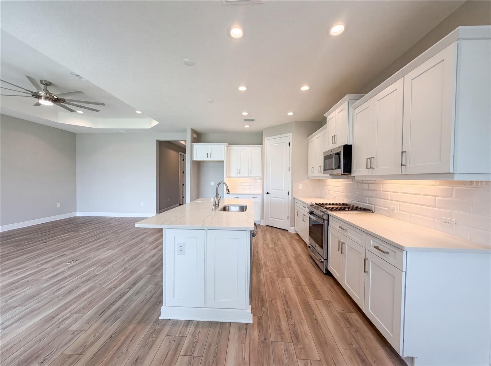 10710 Falling Leaf Ct Property Photo 2