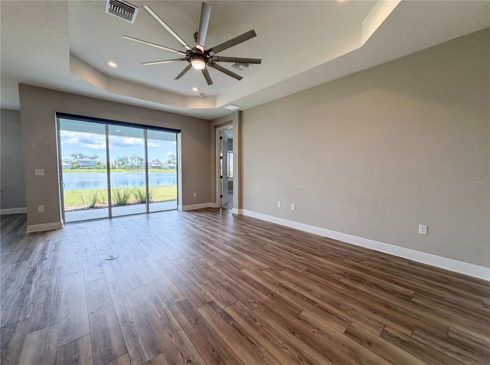 10710 Falling Leaf Ct Property Photo 3