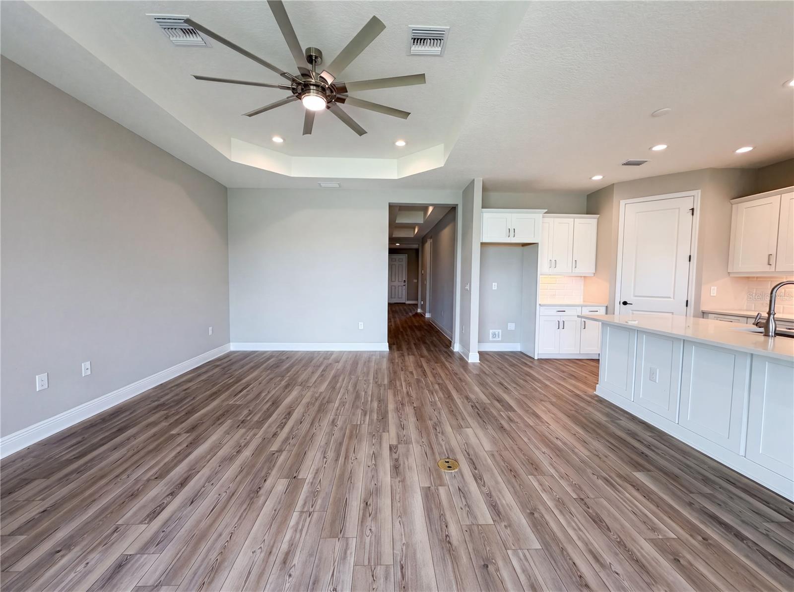 10710 Falling Leaf Ct Property Photo 6
