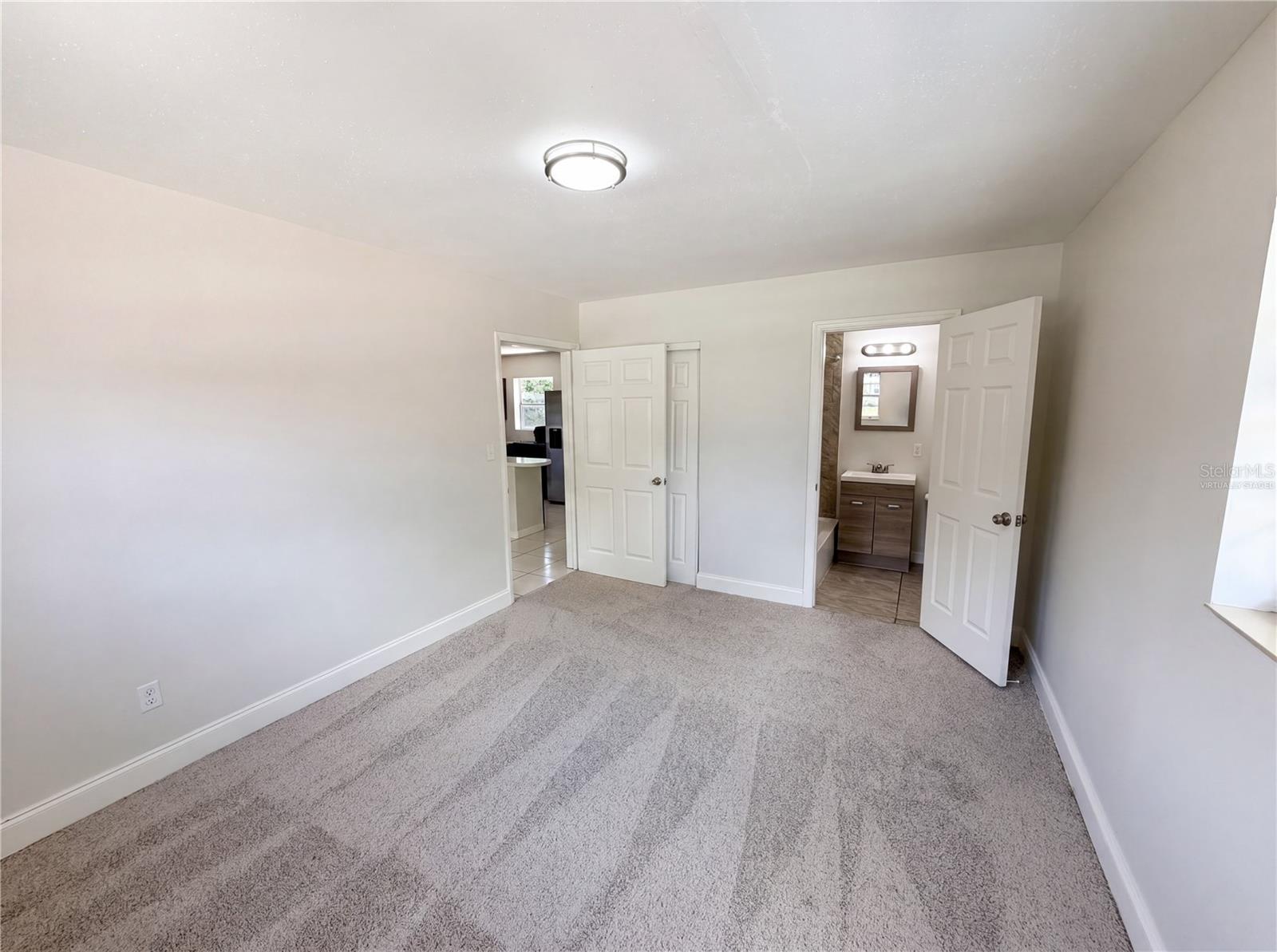 459 Notre Dame Dr Property Photo 4