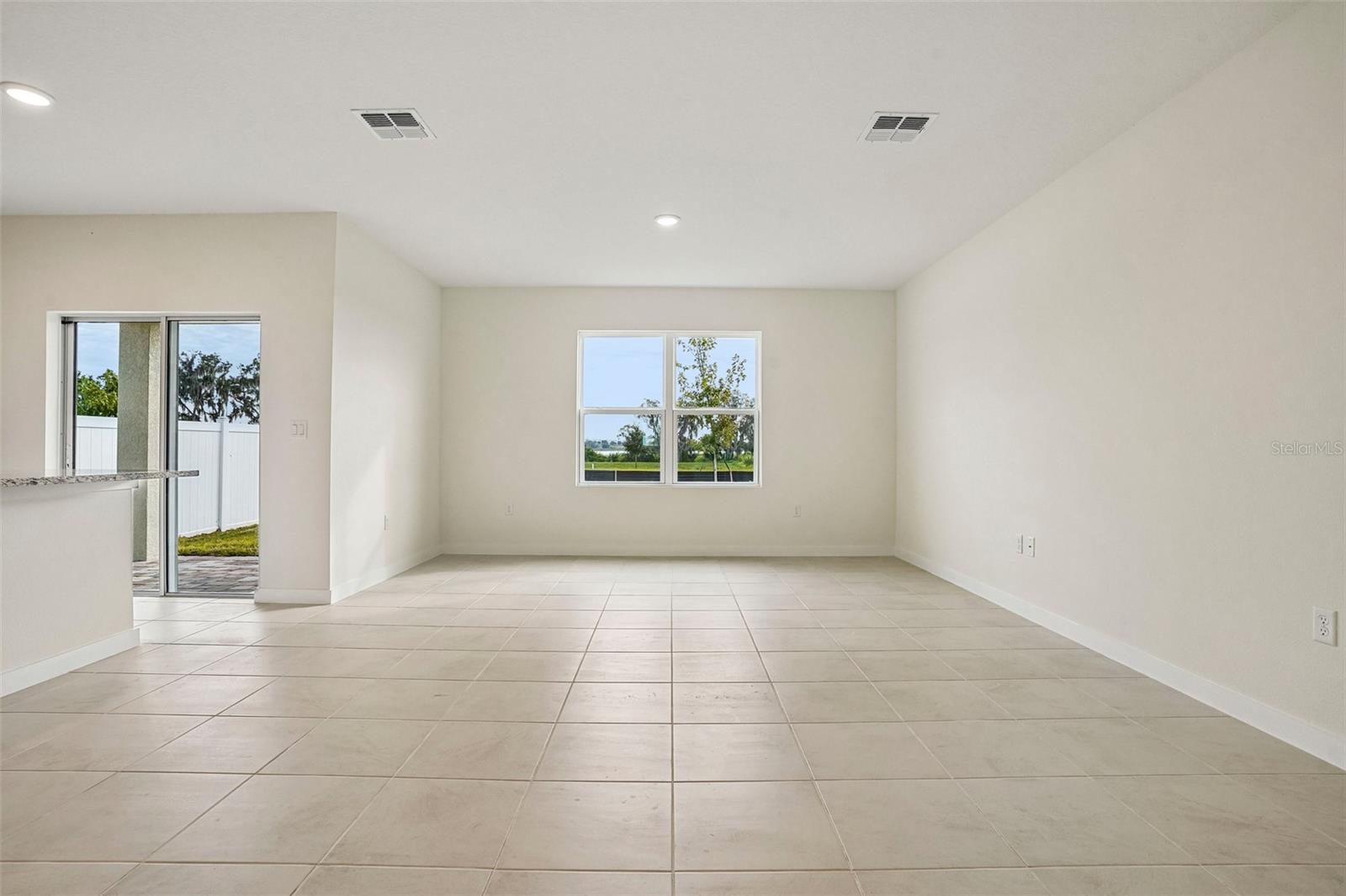 811 Andrew St Property Photo 3
