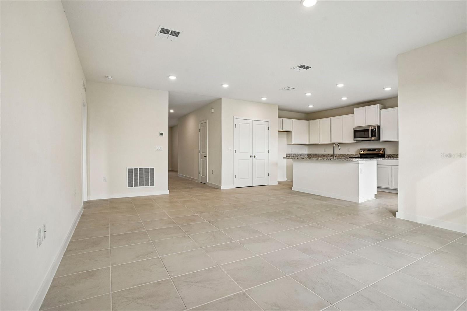 811 Andrew St Property Photo 6