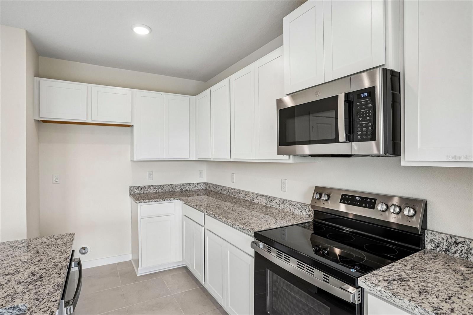 811 Andrew St Property Photo 10