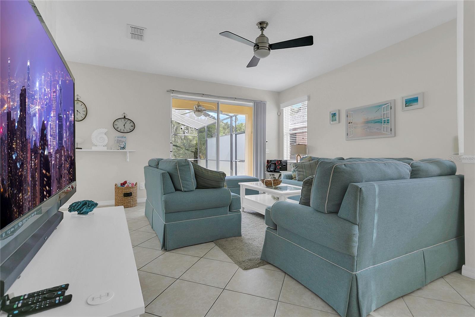178 Hammock Ct Property Photo 3