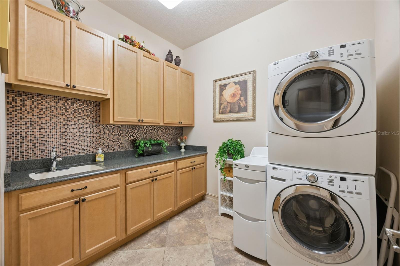 2075 Mustang Ct Property Photo 32
