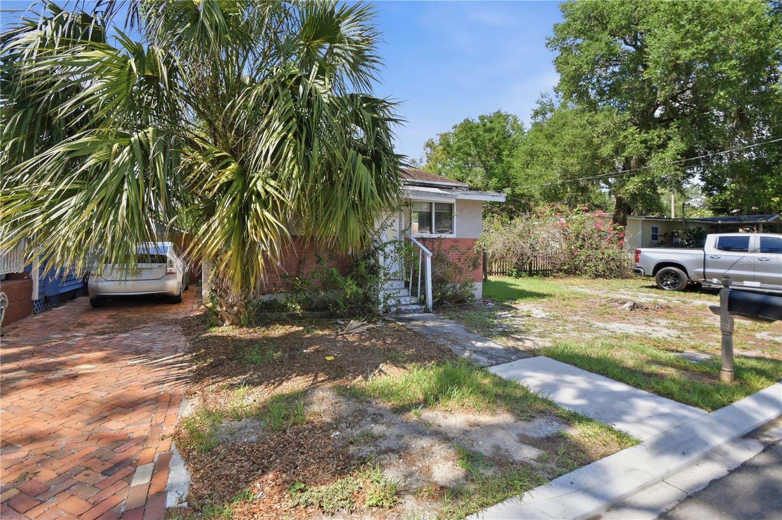 1406 E Louisiana Ave Property Photo 3