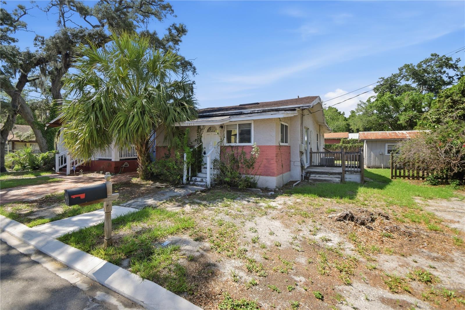 1406 E Louisiana Ave Property Photo 4