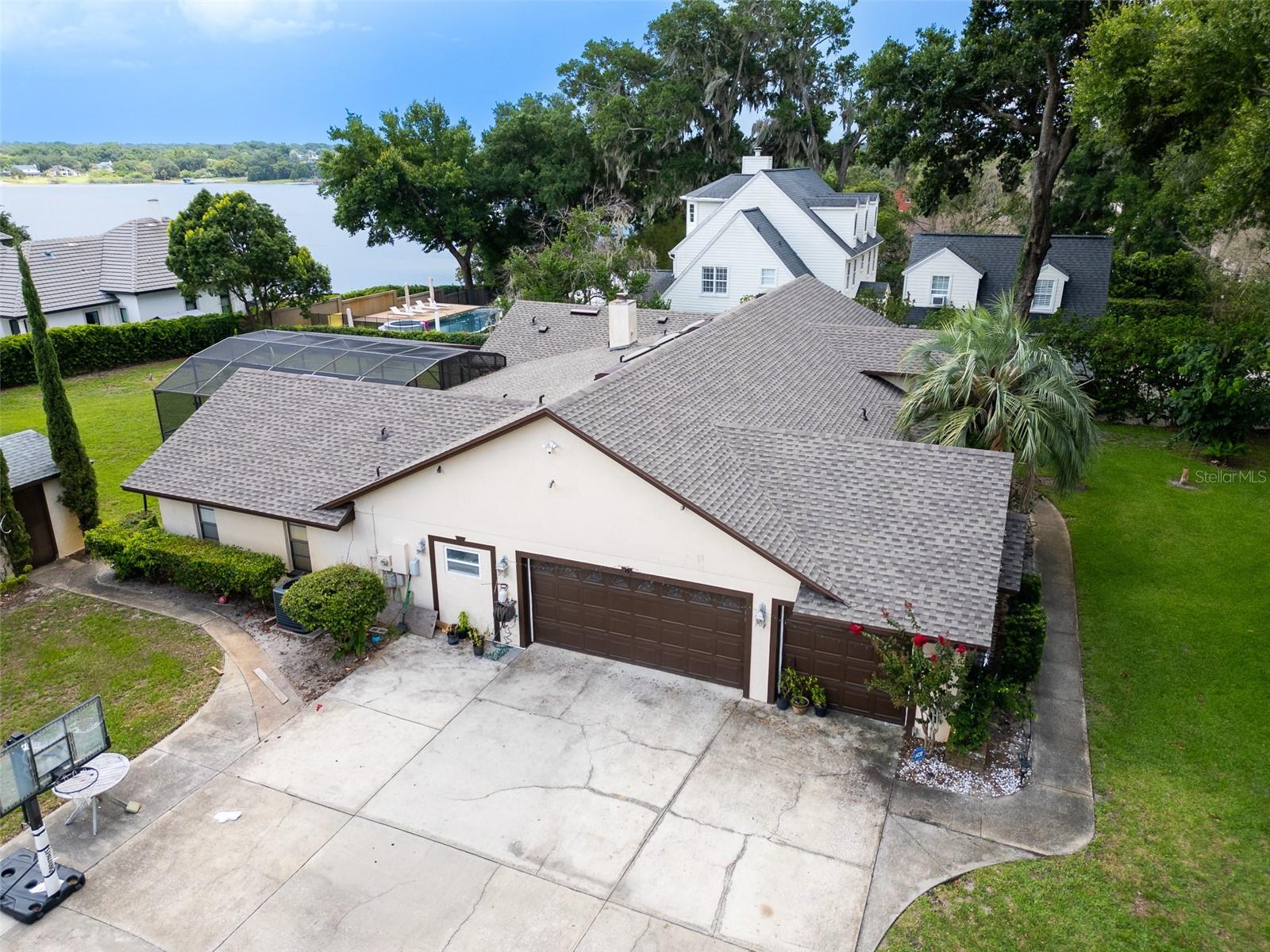 1407 HEMPEL AVE Property Photo 1