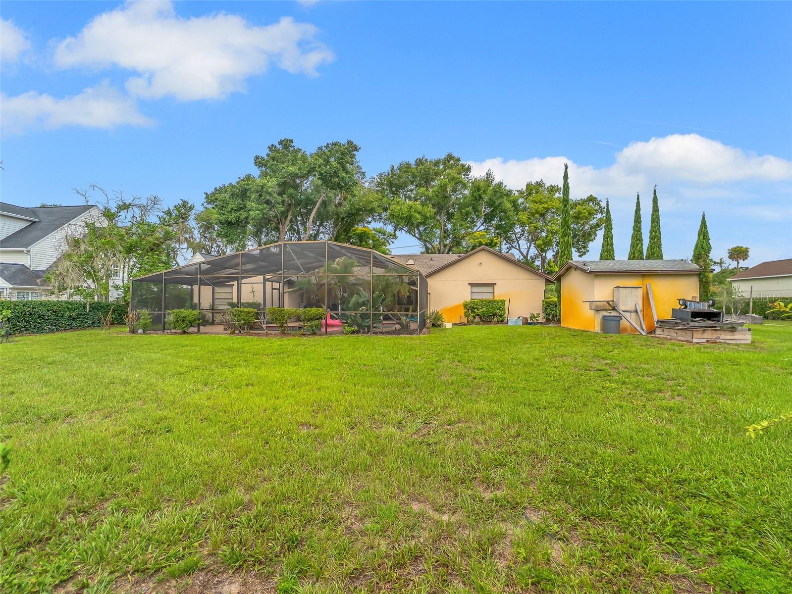 1407 Hempel Ave Property Photo 18