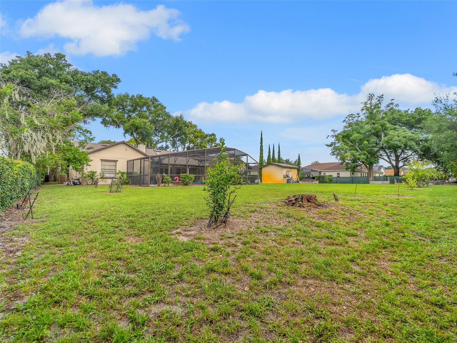 1407 Hempel Ave Property Photo 19