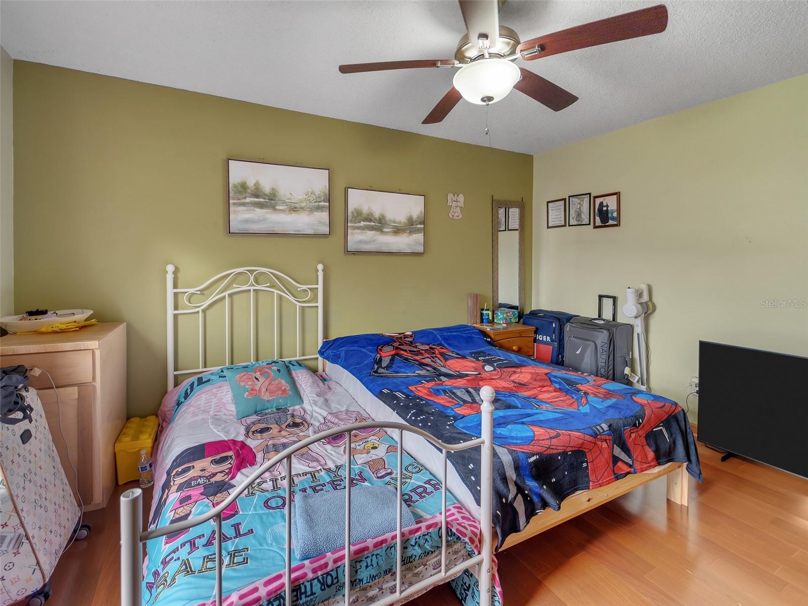 1407 Hempel Ave Property Photo 24