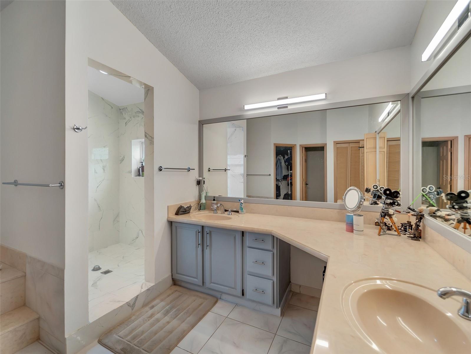 1407 Hempel Ave Property Photo 35
