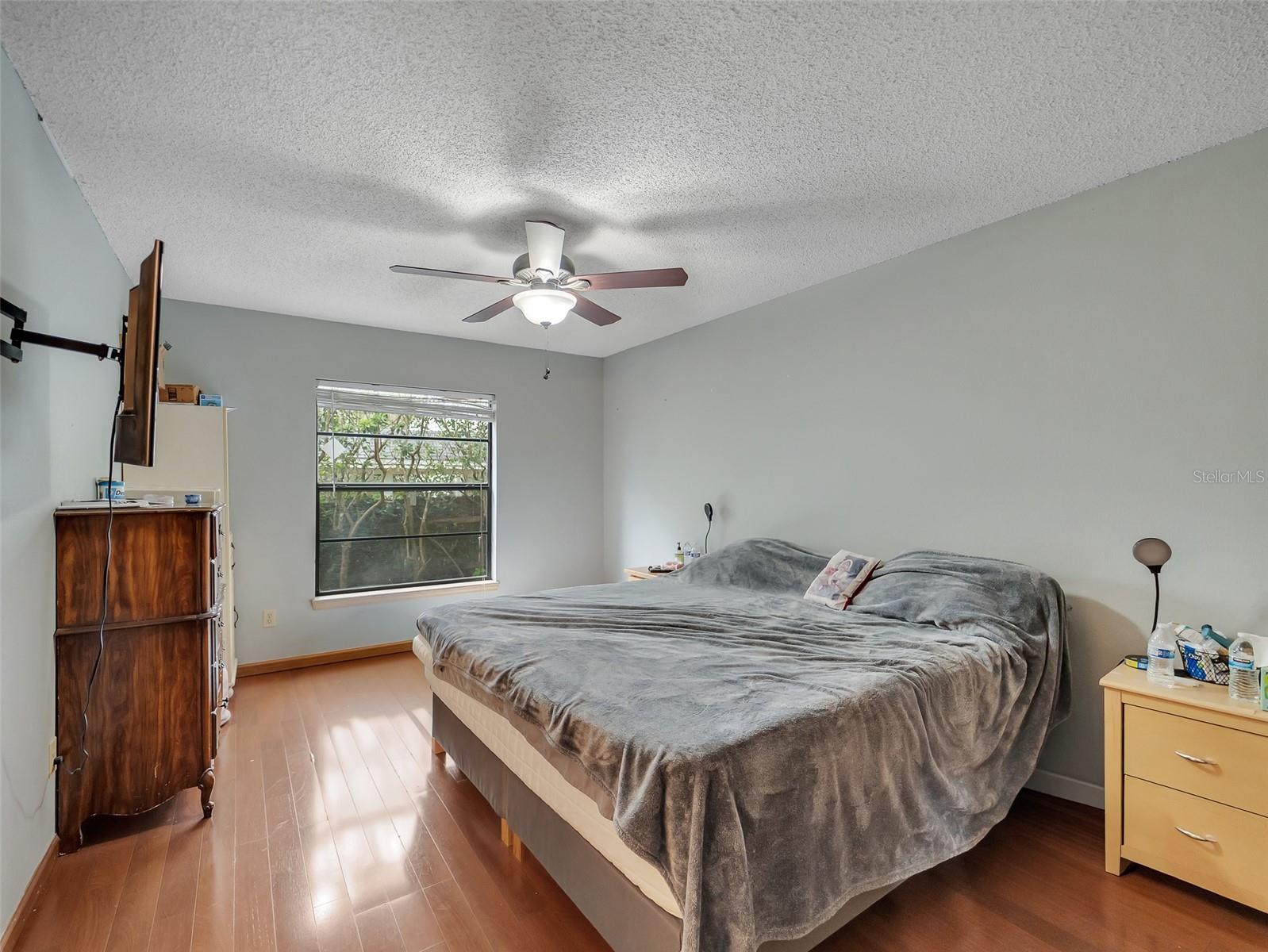 1407 Hempel Ave Property Photo 37