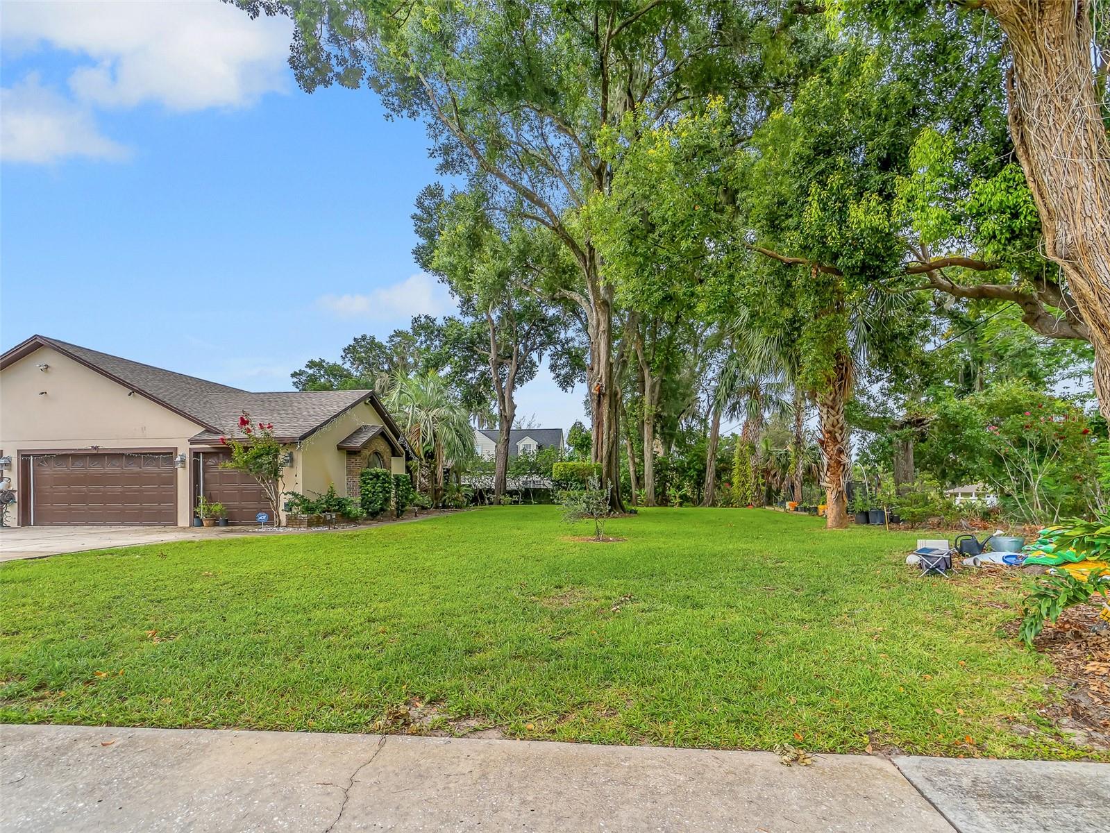 1407 Hempel Ave Property Photo 44