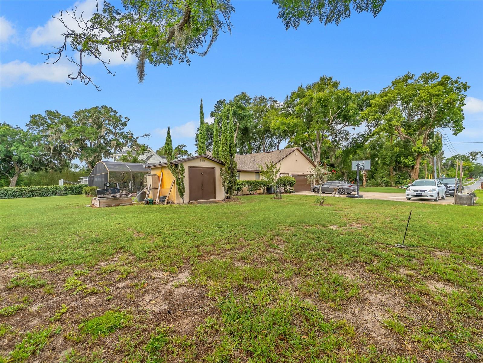 1407 Hempel Ave Property Photo 46