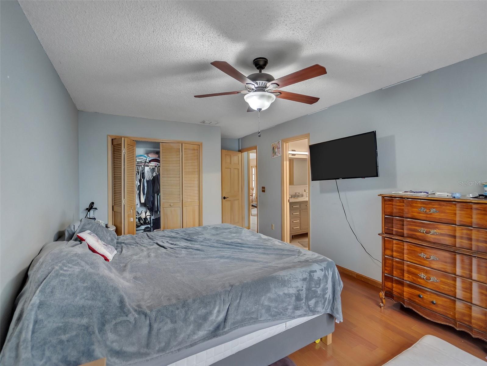 1407 Hempel Ave Property Photo 58