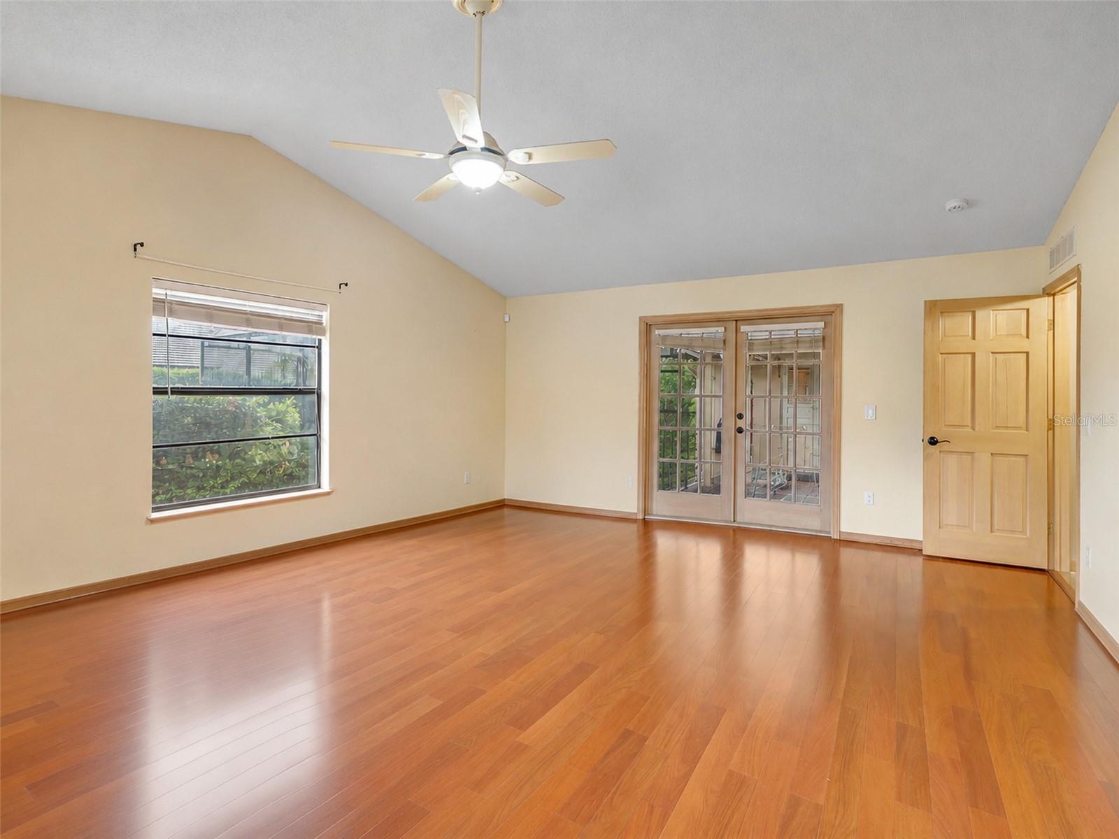 1407 Hempel Ave Property Photo 85