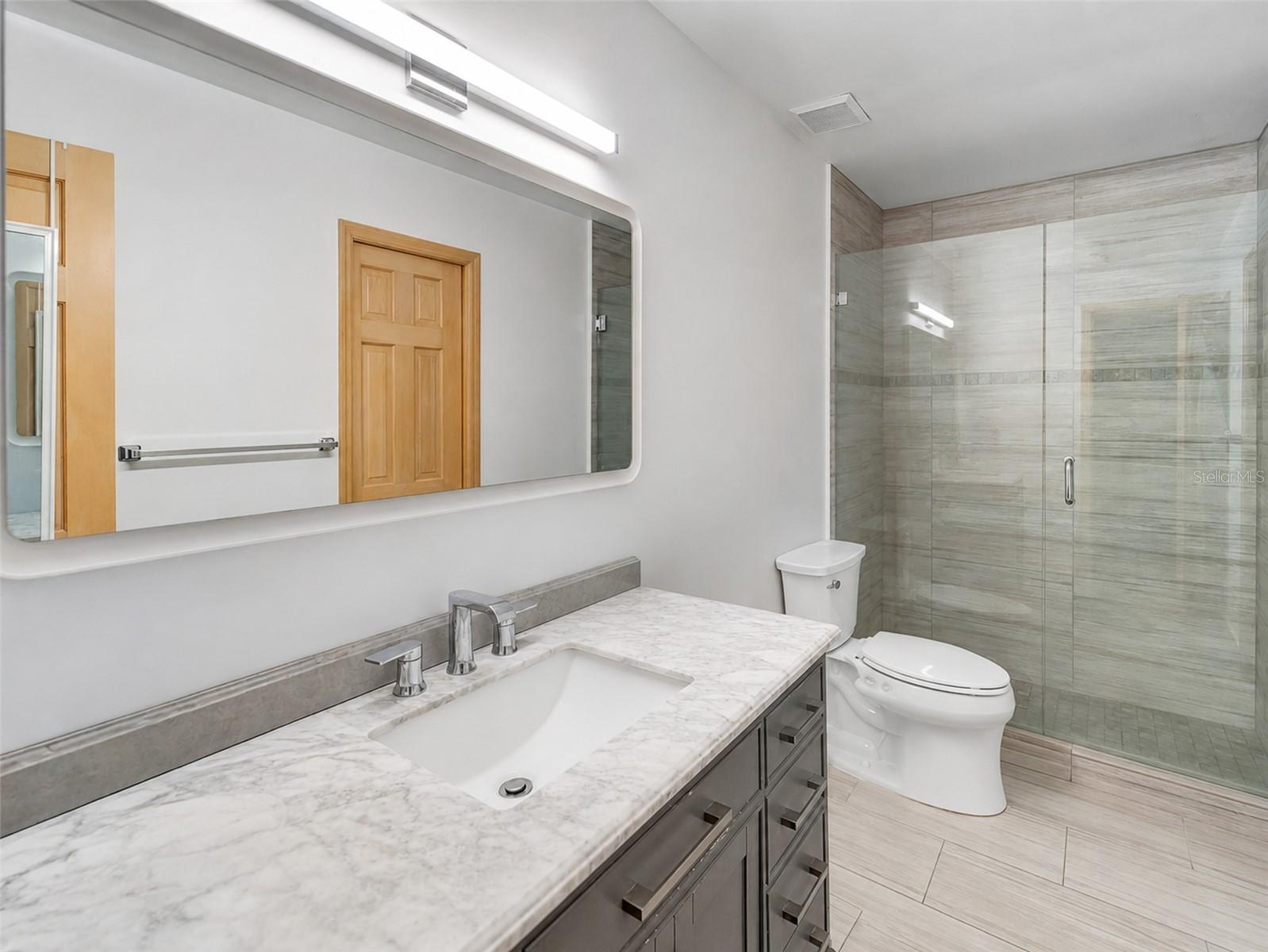 1407 Hempel Ave Property Photo 92
