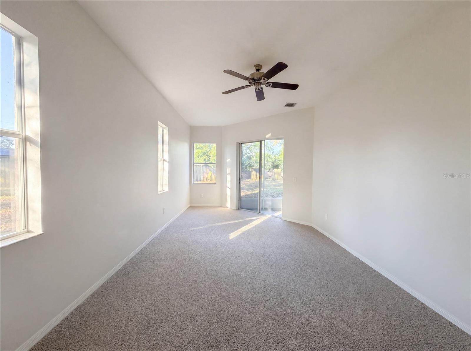 203 Taylor Bay Ln Property Photo 6