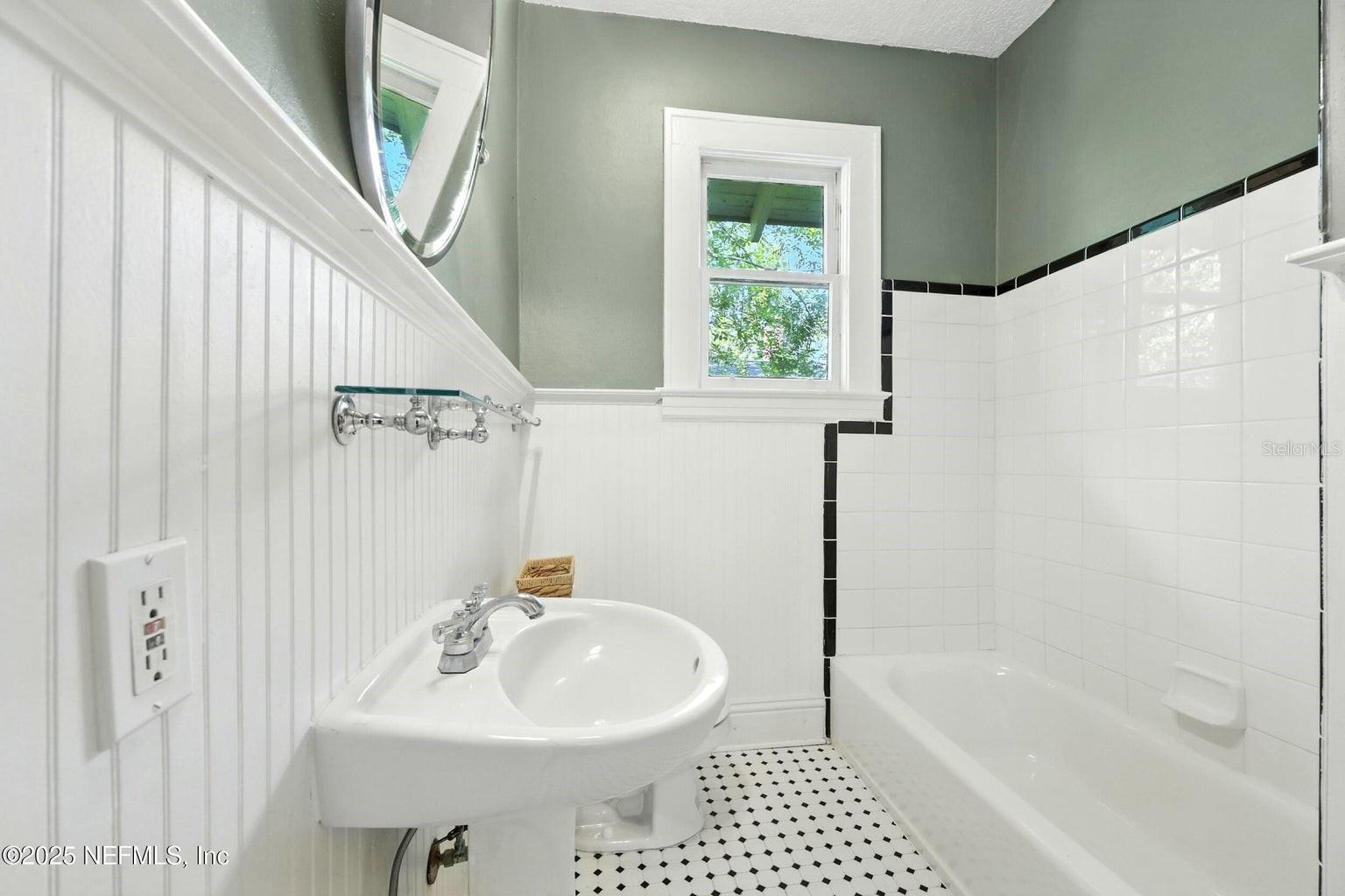 3522 Randall St Property Photo 16