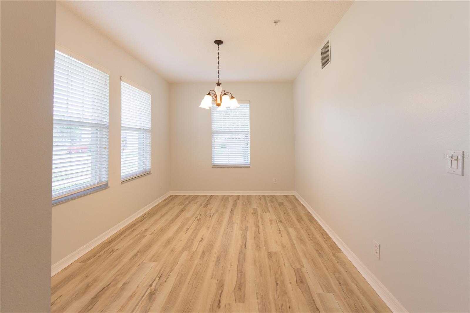 O6411048 Property Photo 8