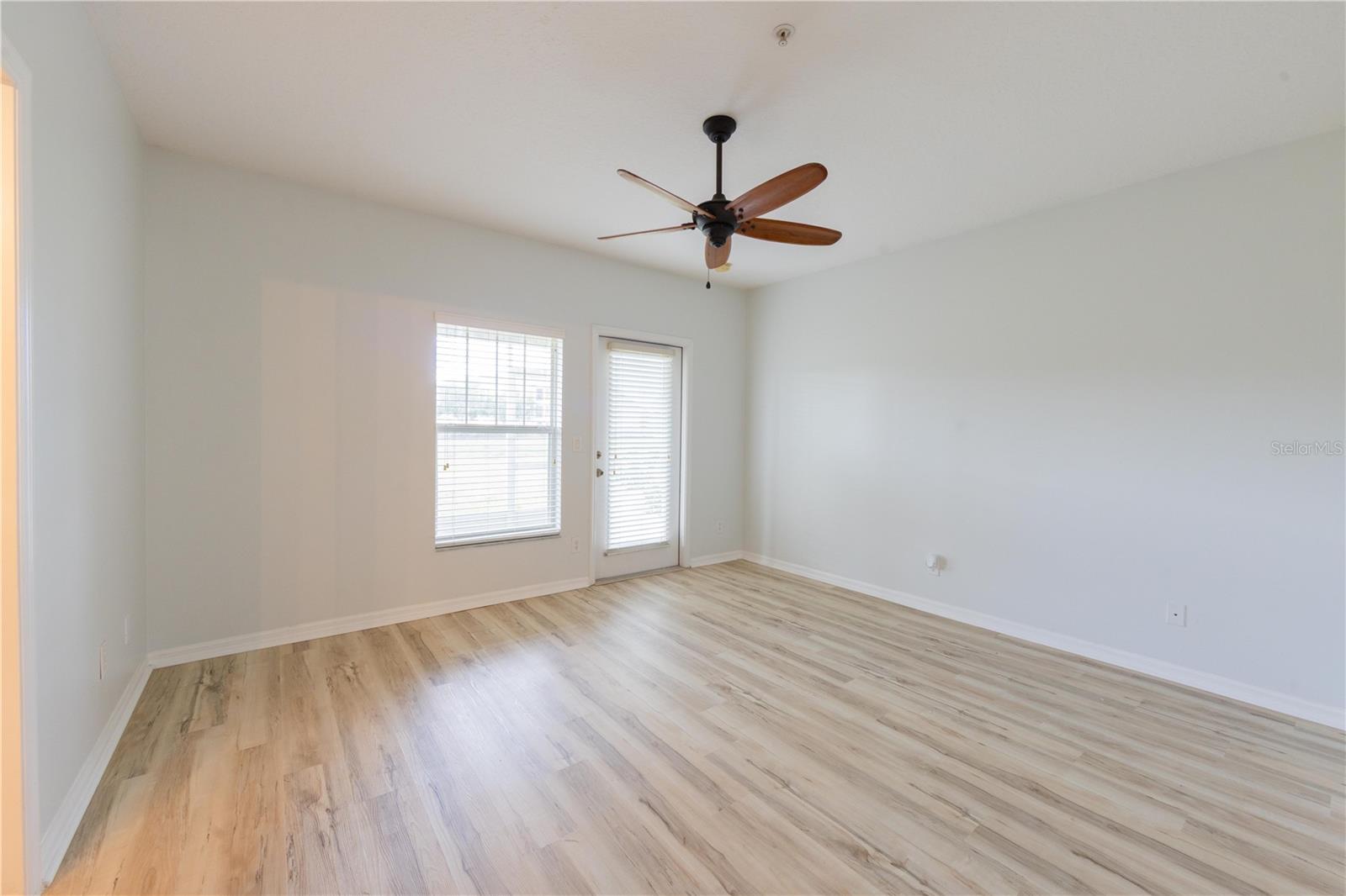 O6411048 Property Photo 12