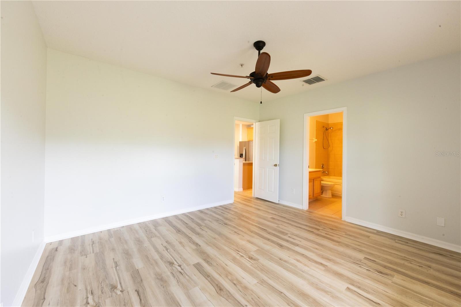 O6411048 Property Photo 20