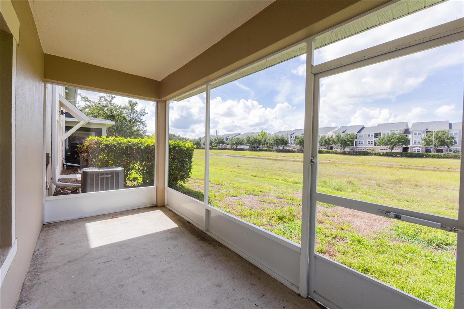 O6411048 Property Photo 24