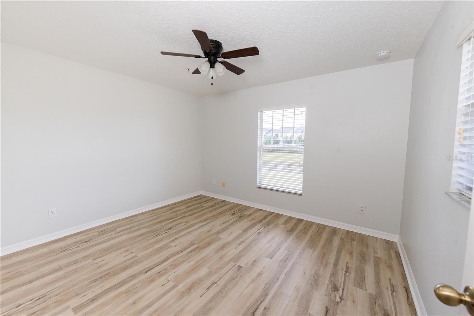 O6411048 Property Photo 27