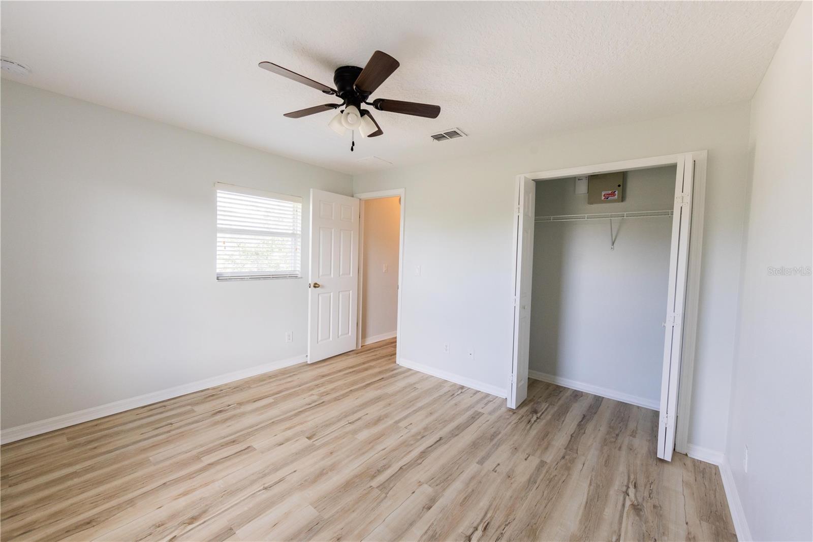 O6411048 Property Photo 30