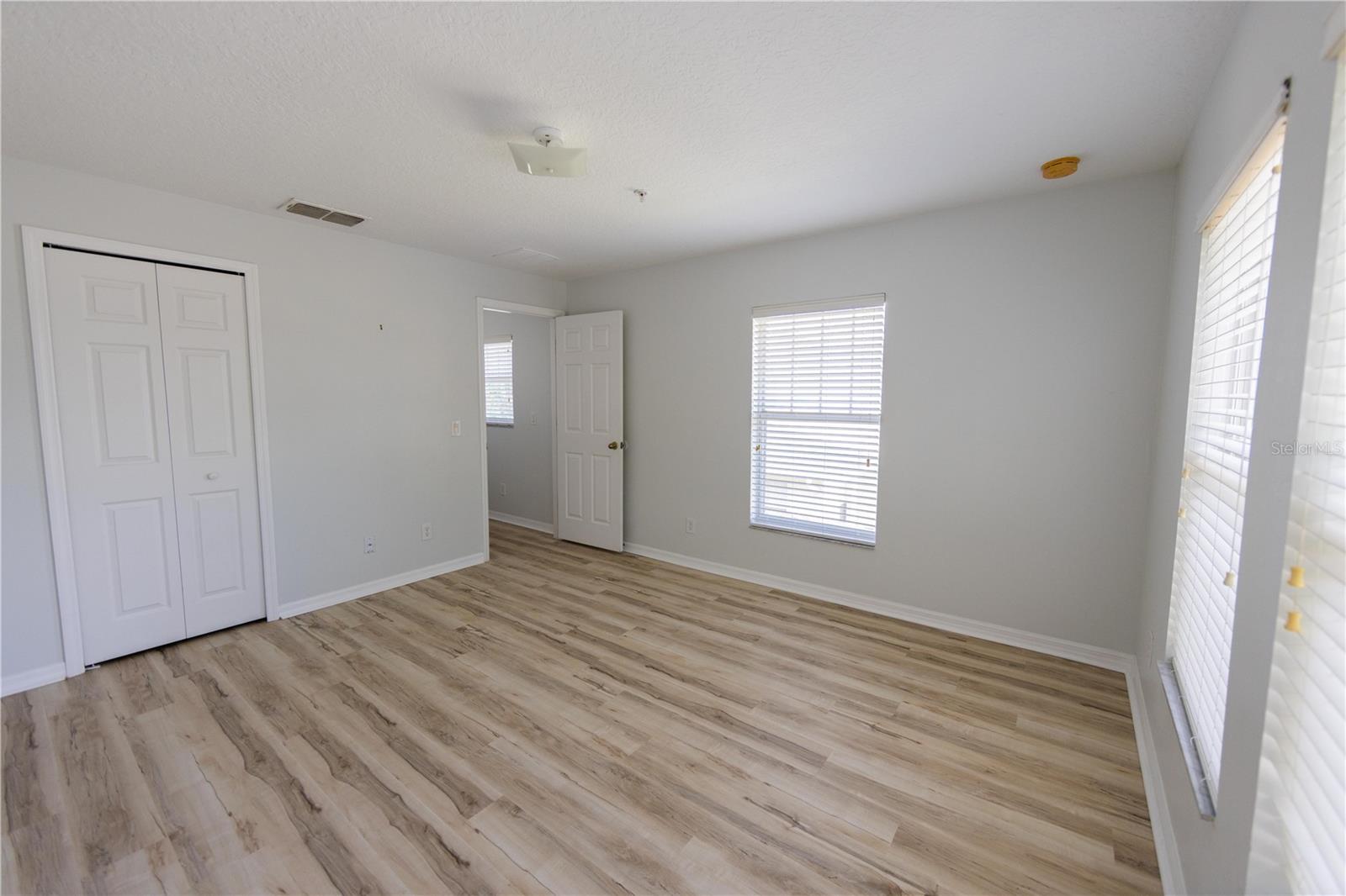 O6411048 Property Photo 35