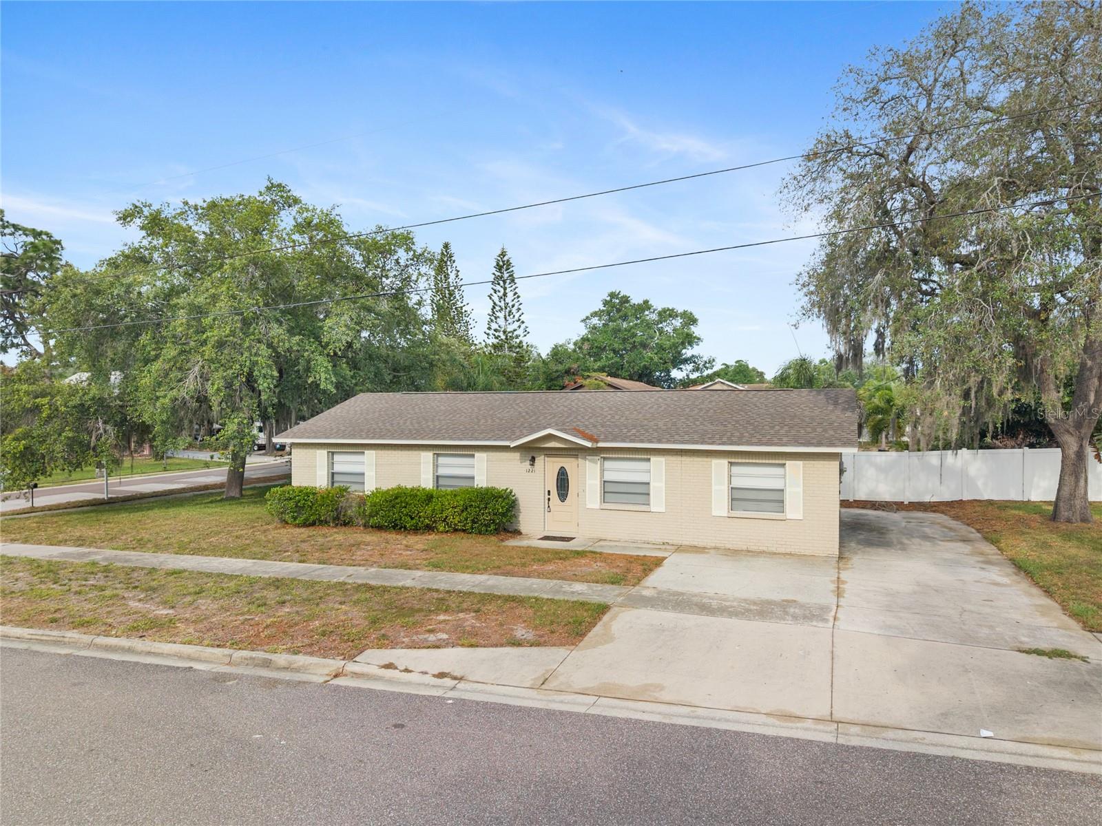 1221 E Court St Property Photo 1