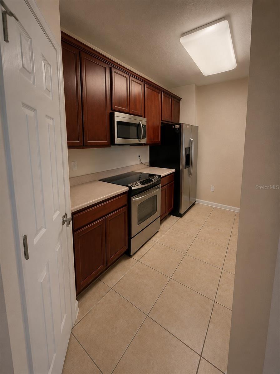 O6411166 Property Photo 4
