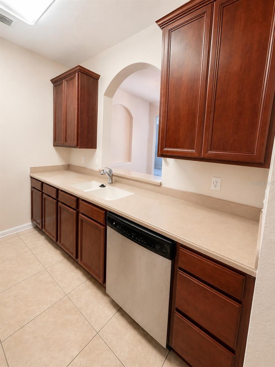 O6411166 Property Photo 5