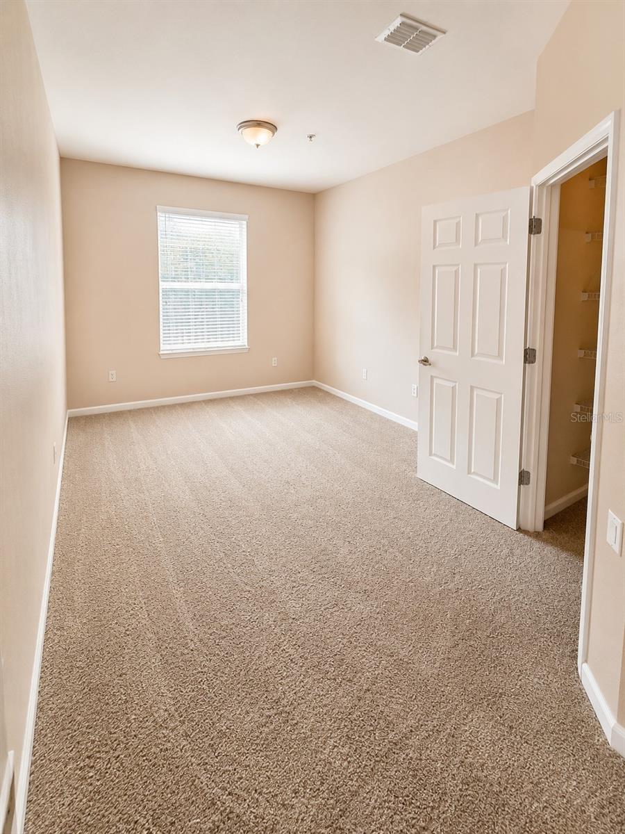 O6411166 Property Photo 9