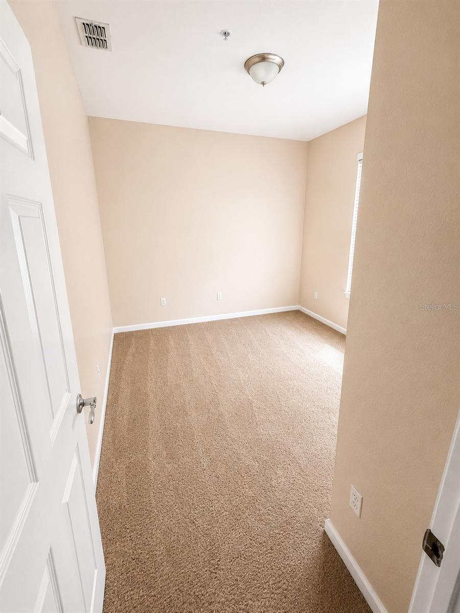 O6411166 Property Photo 14