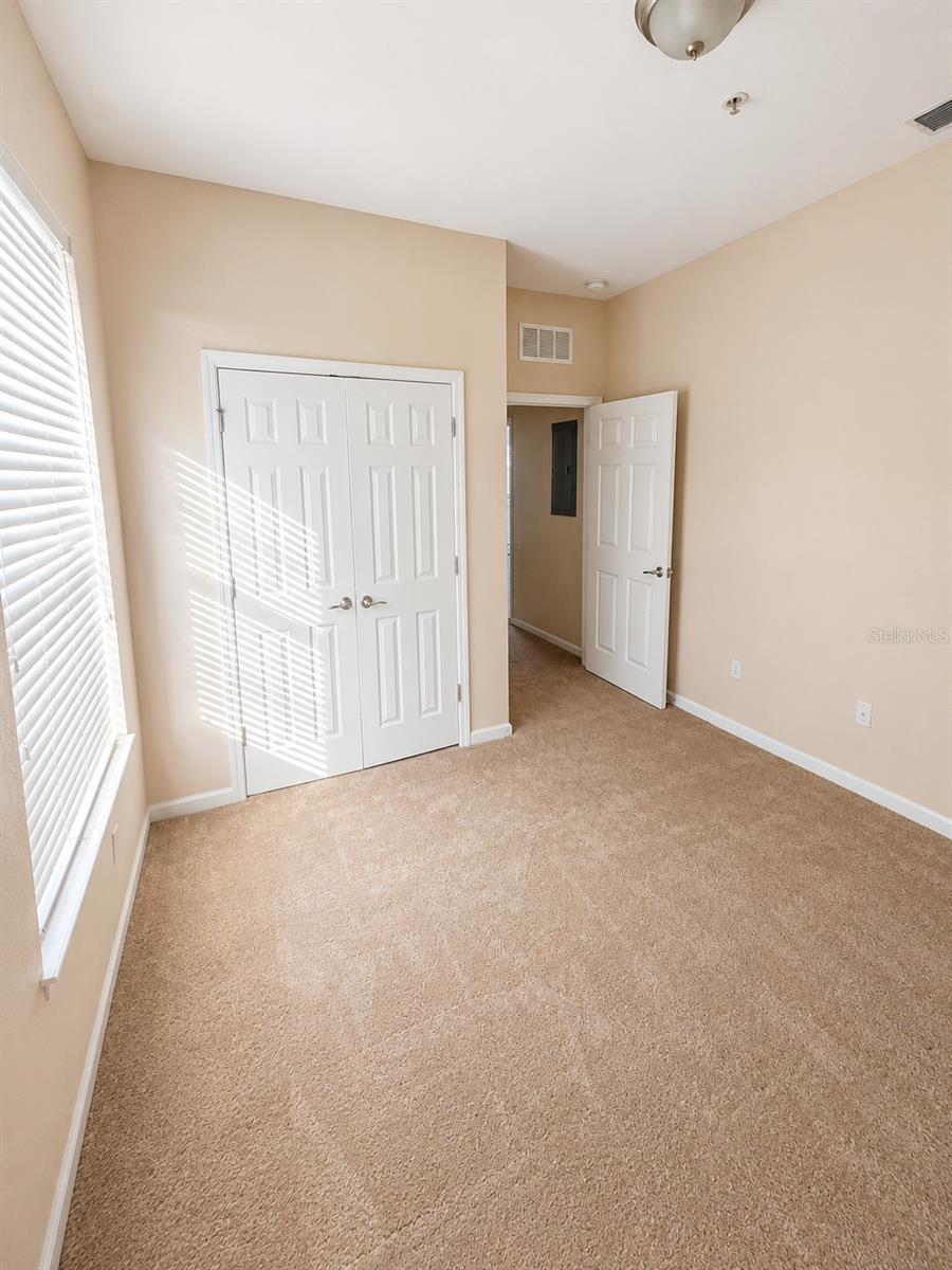 O6411166 Property Photo 15