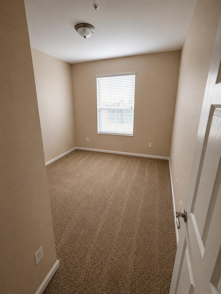 O6411166 Property Photo 16