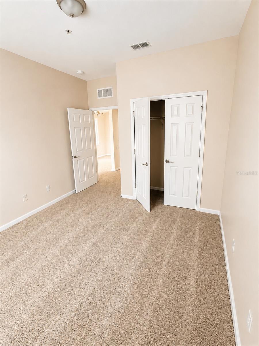 O6411166 Property Photo 17