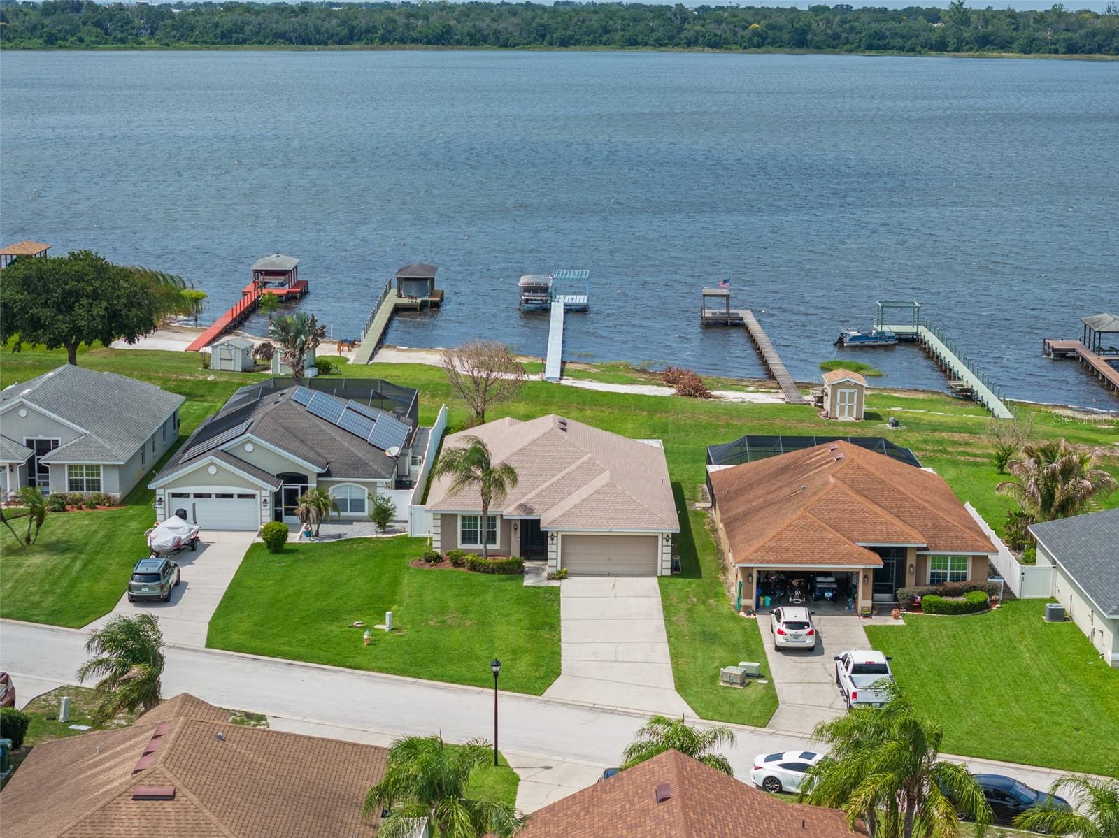 4111 Island Lakes Dr Property Photo 3