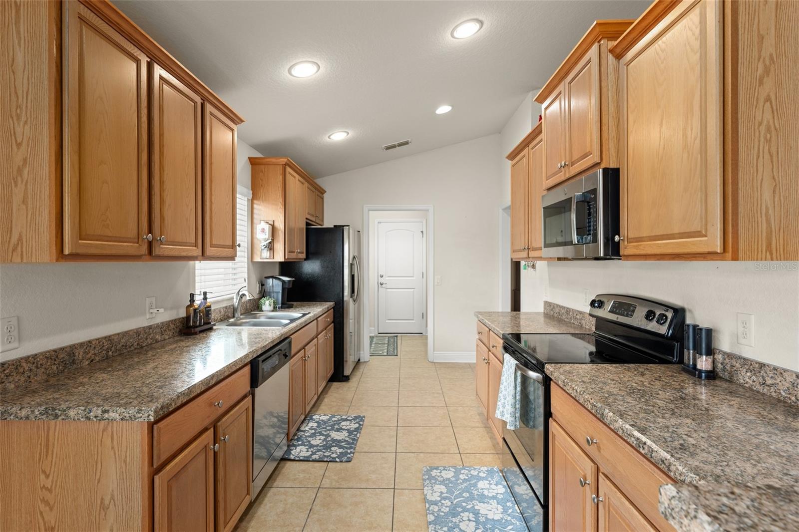 4111 Island Lakes Dr Property Photo 16