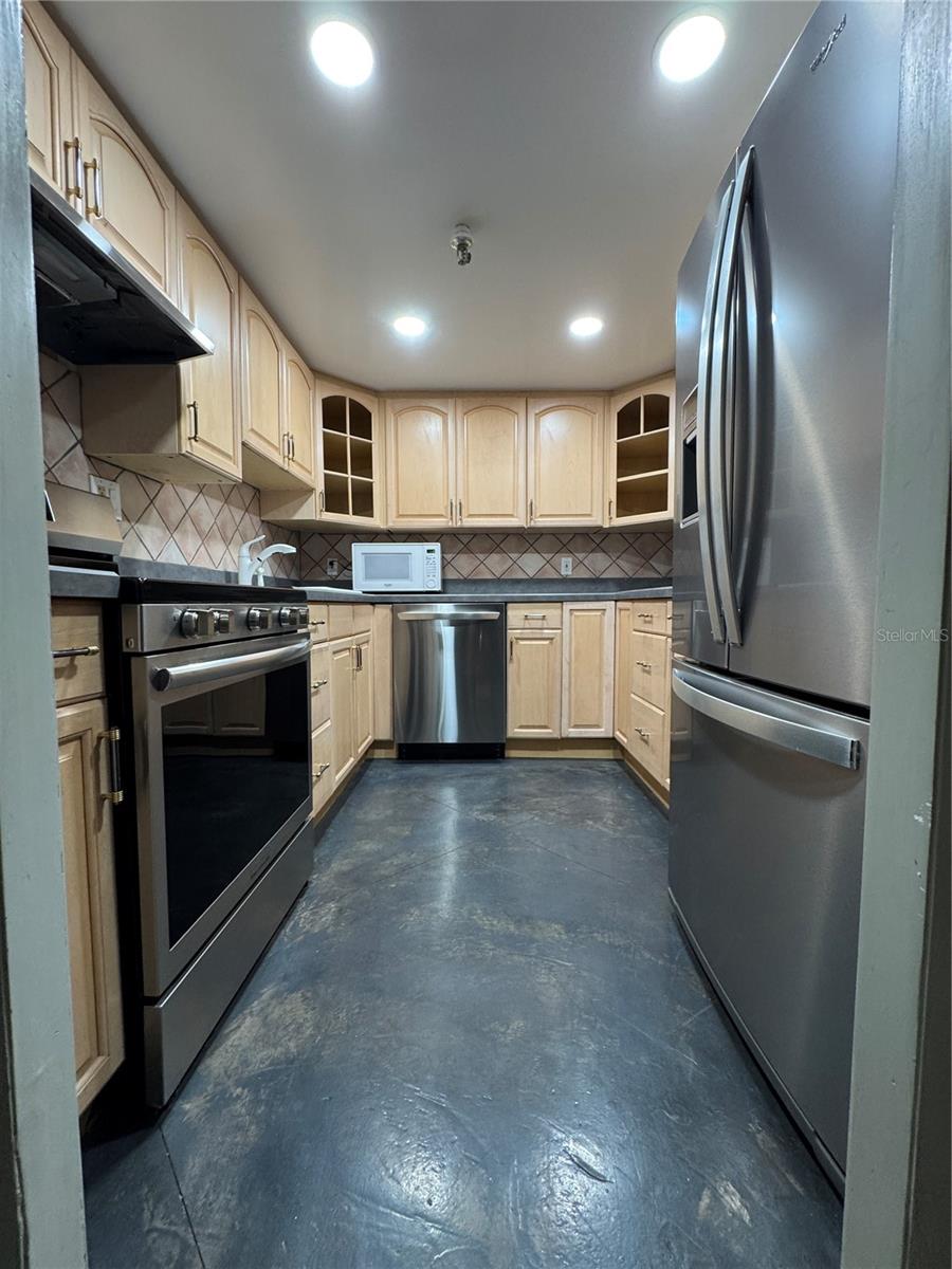 400 E Colonial Dr #108 Property Photo 4