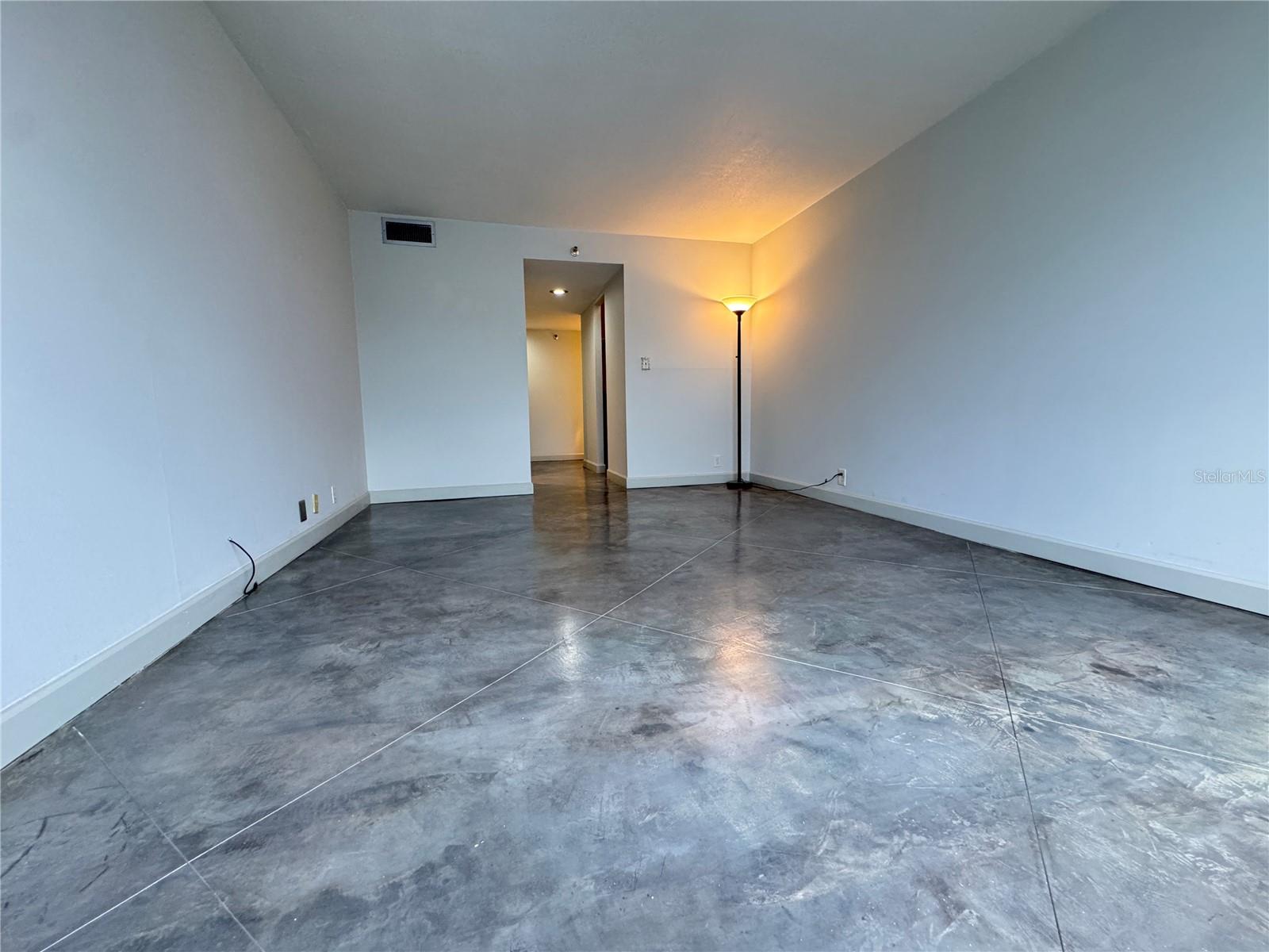 400 E Colonial Dr #108 Property Photo 13