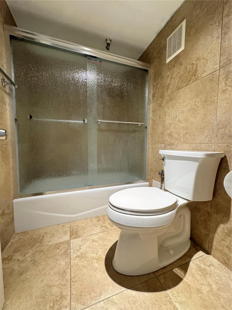 400 E Colonial Dr #108 Property Photo 14