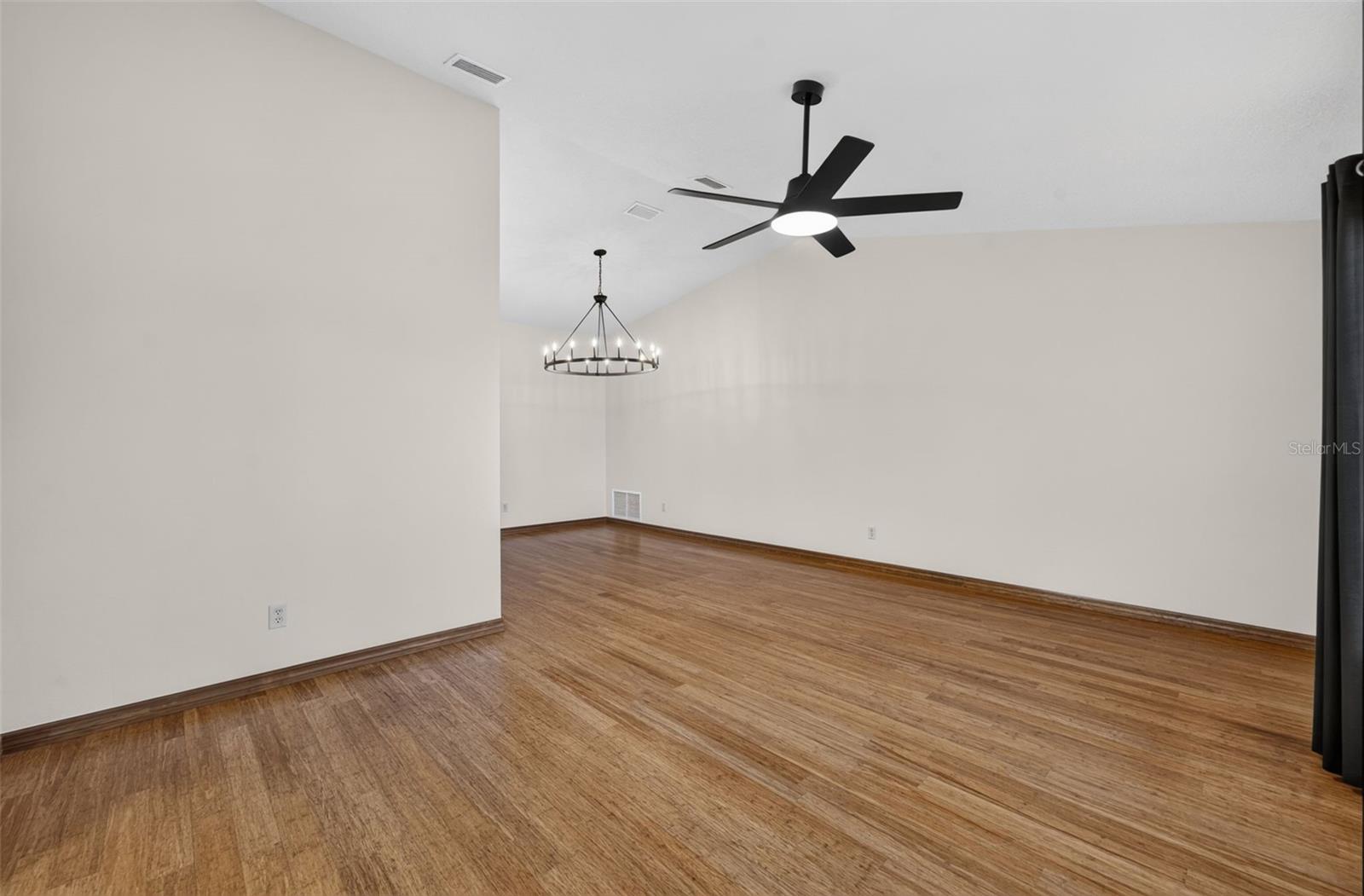 3158 Whisper Wind Dr Property Photo 6