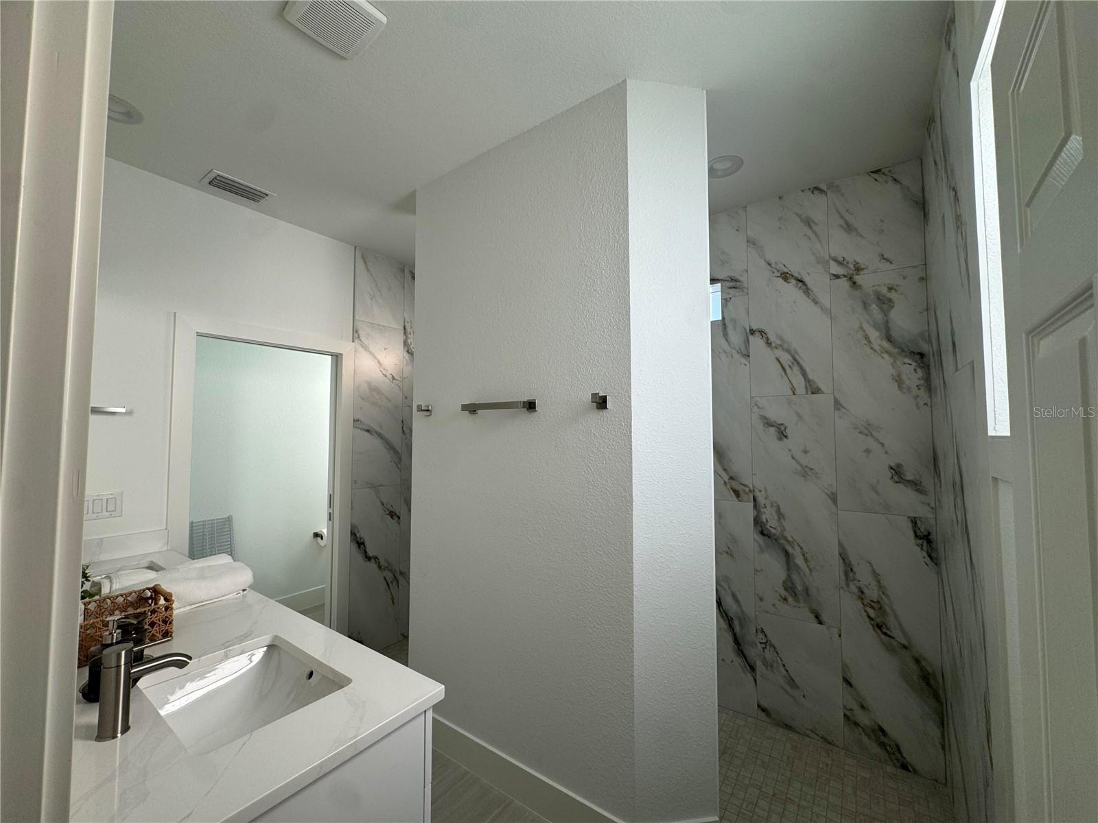9262 Genesee St Property Photo 16