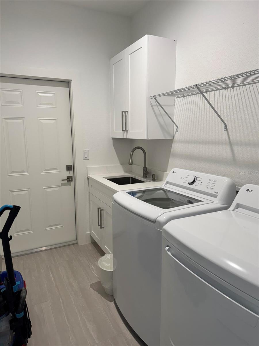9262 Genesee St Property Photo 18
