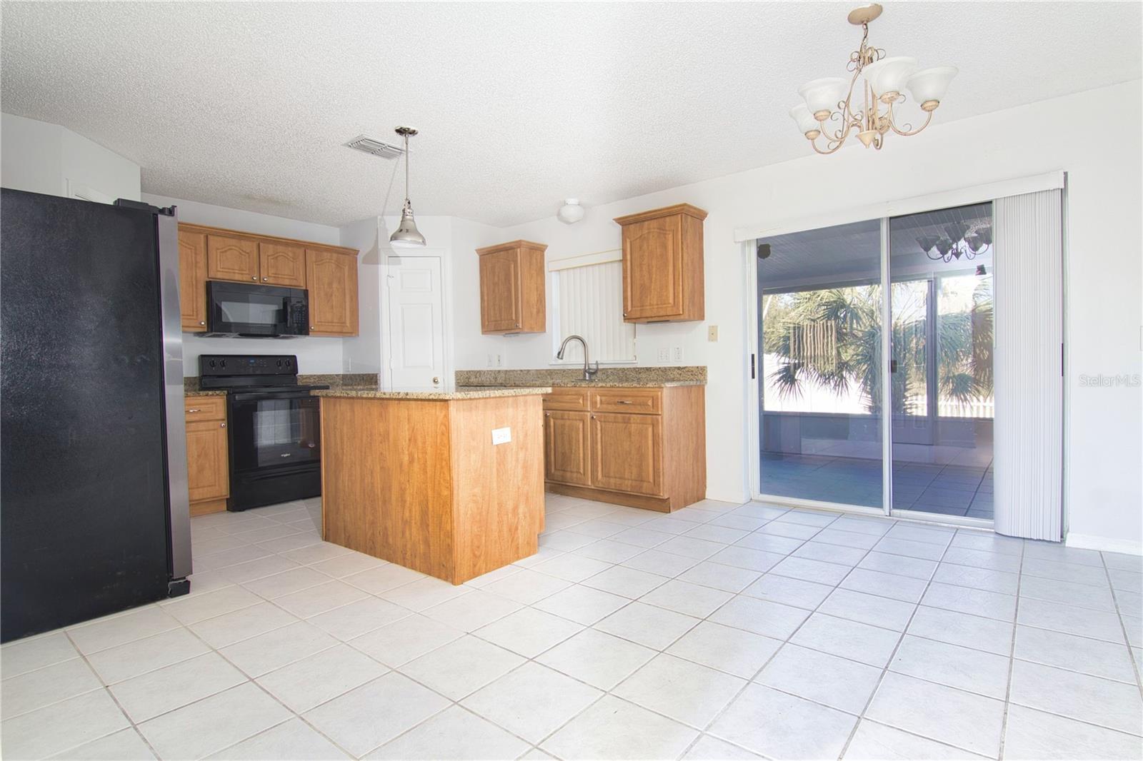 15907 Wilkinson Dr Property Photo 3