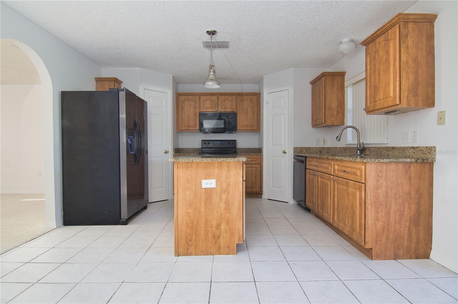 15907 Wilkinson Dr Property Photo 4