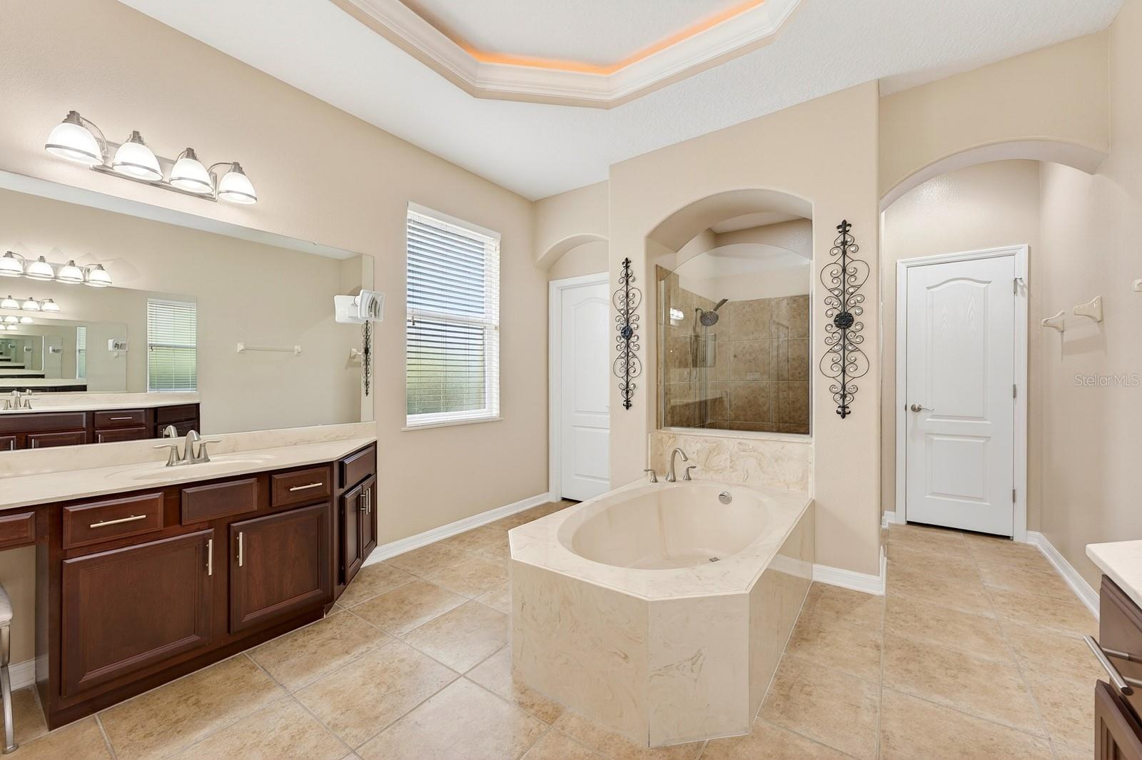2425 Parkside Meadow Dr Property Photo 18